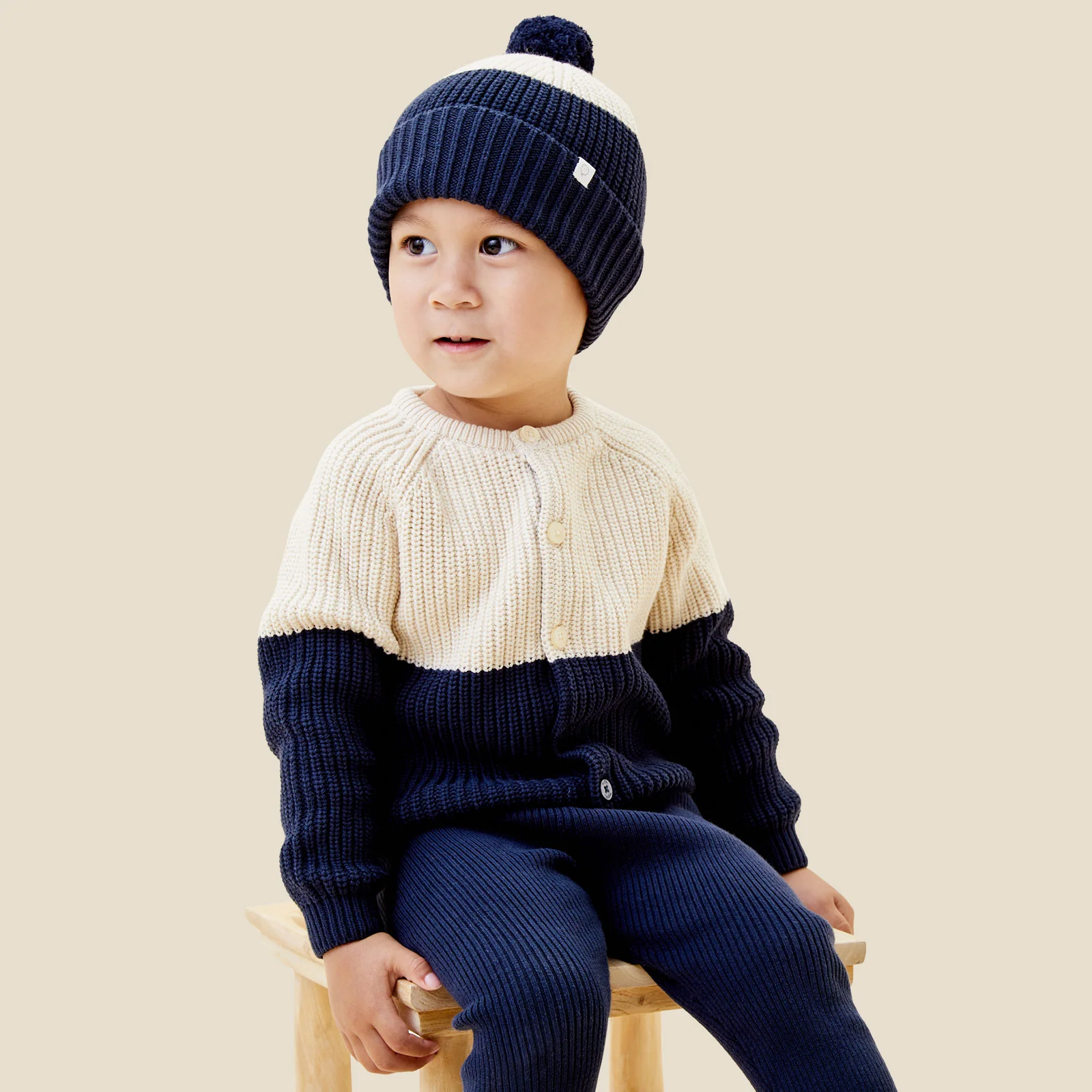 Colourblock Cardigan & Knitted Leggings Outfit - Image 3