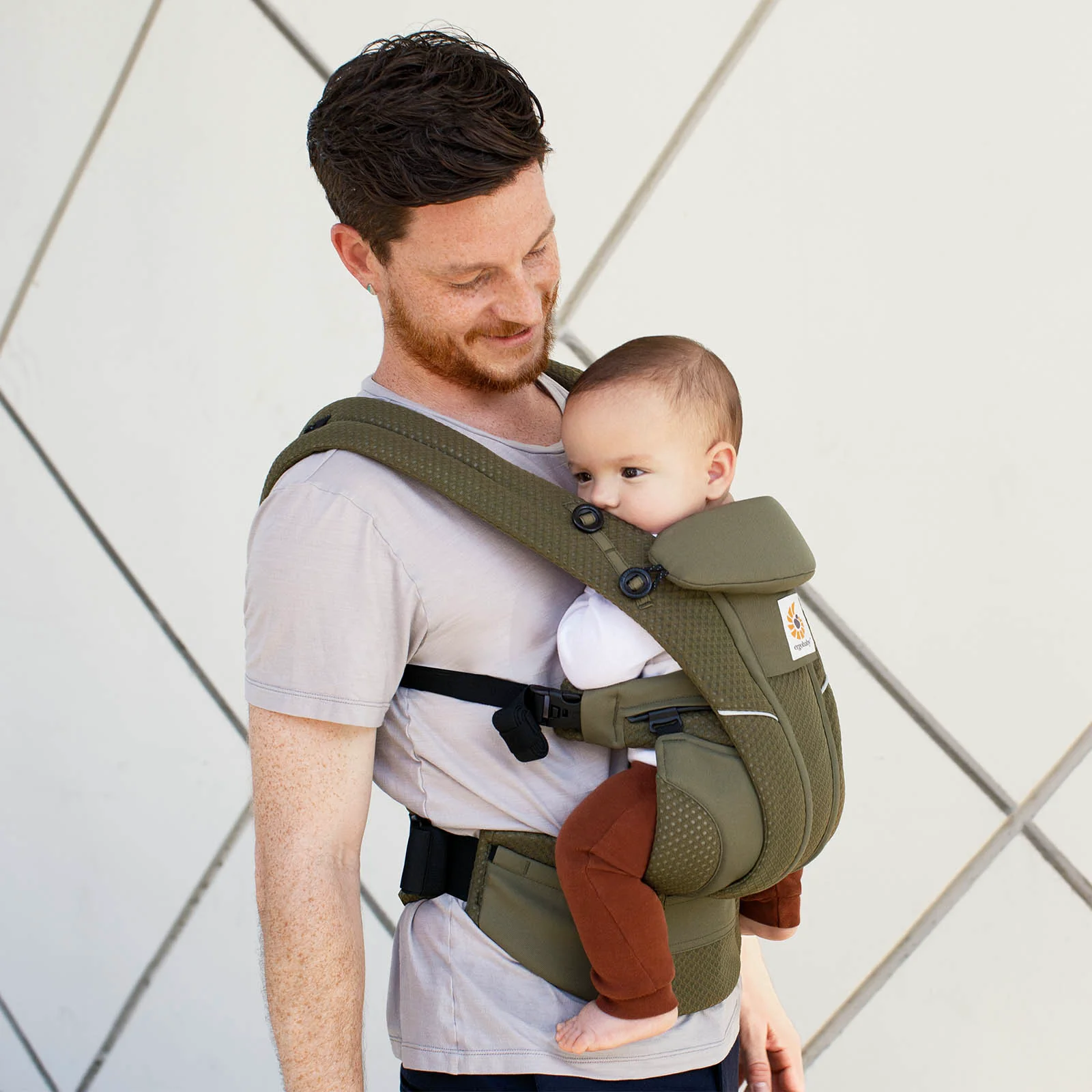 Ergobaby Omni™ Breeze Baby Carrier - Image 15