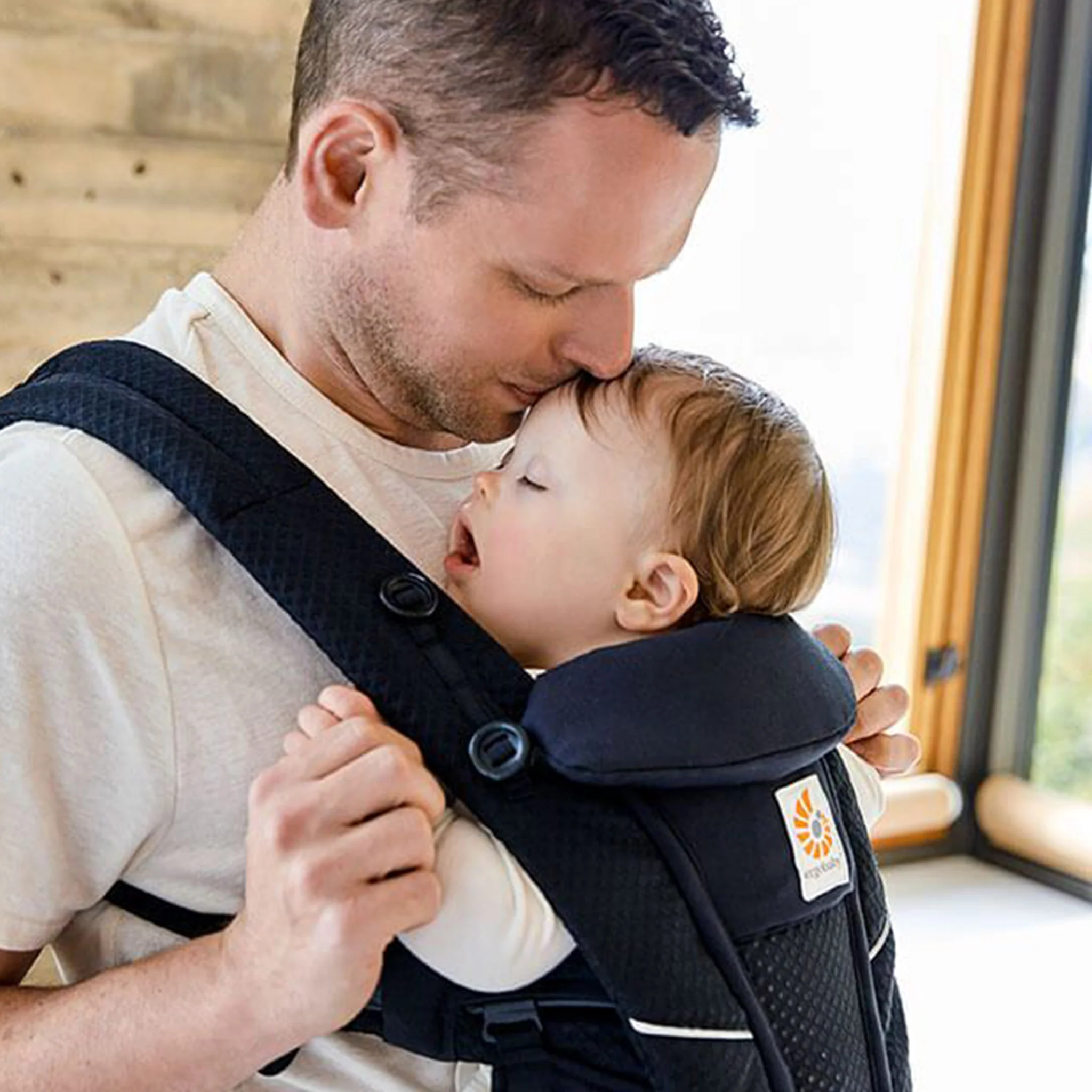Ergobaby Omni™ Breeze Baby Carrier - Image 5
