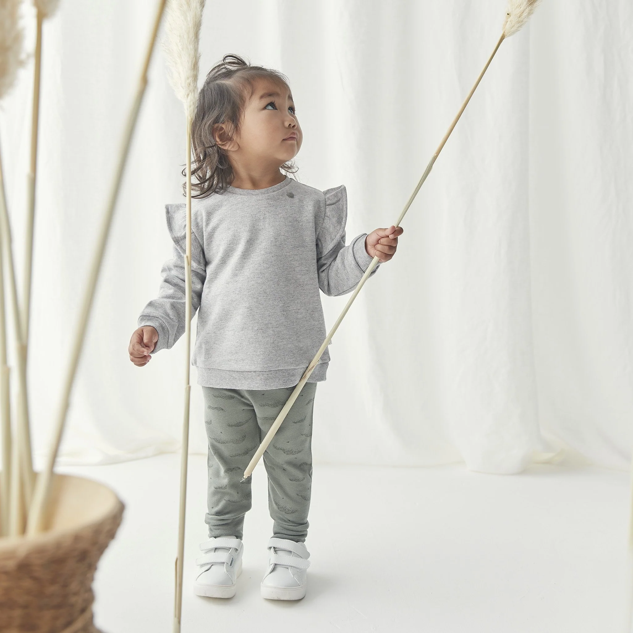 Grey Ruffle Sweatshirt & Khaki Leggings Outfit - Image 3