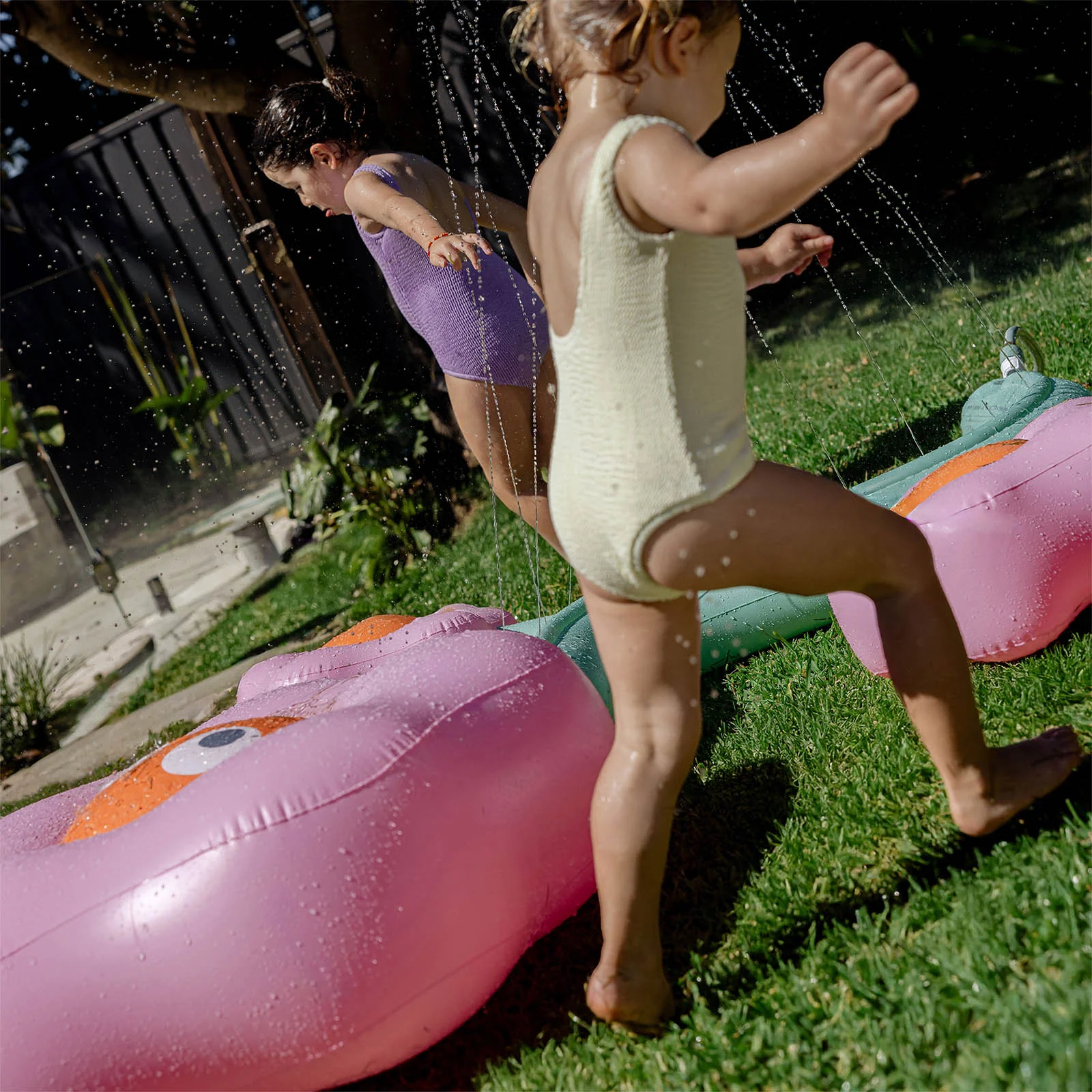 Inflatable Sprinkler Poppy Peach - Image 3