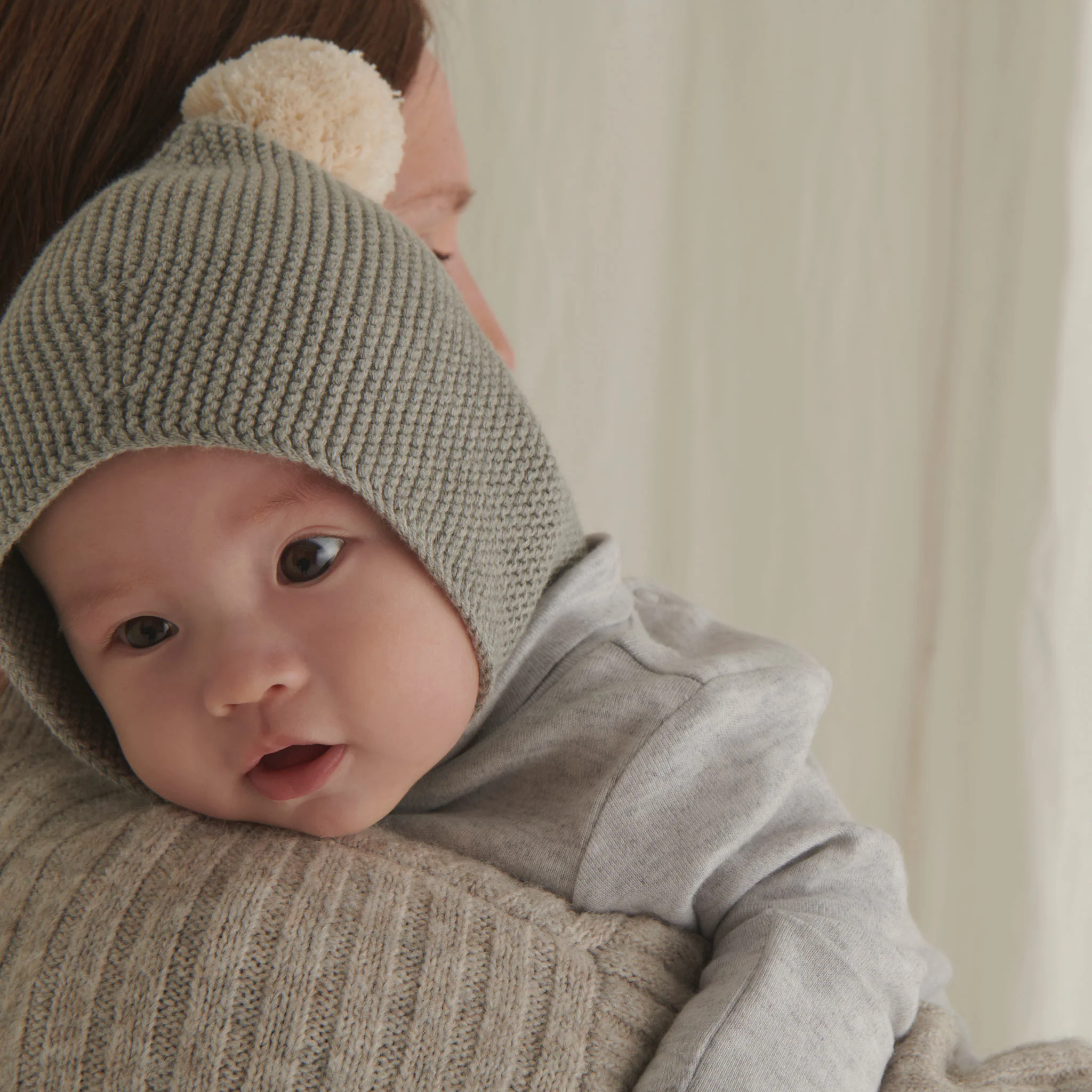 Knitted Oat Bonnet Hat & Booties Set - Image 4