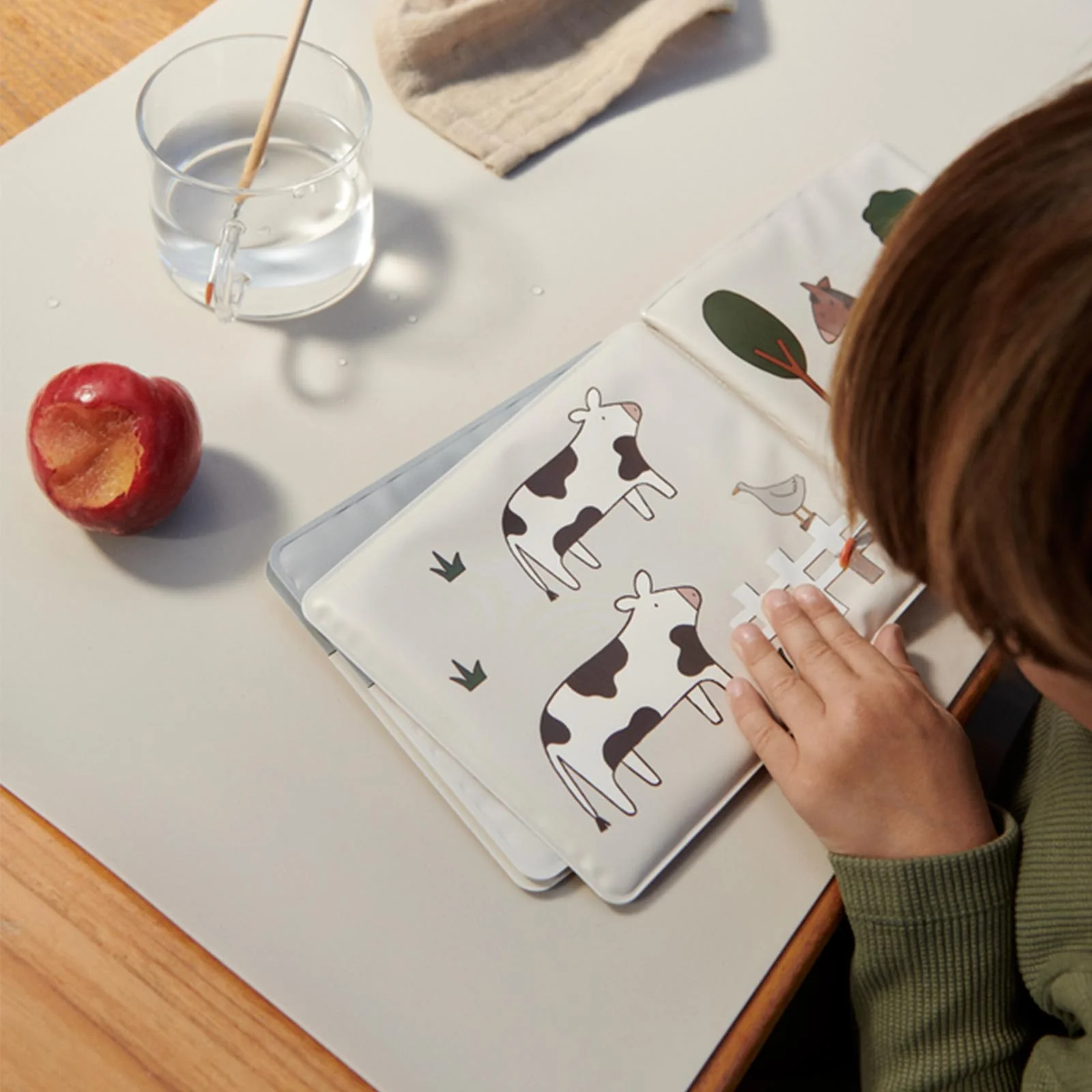 Liewood Waylon Farm Magic Water Book - Image 4