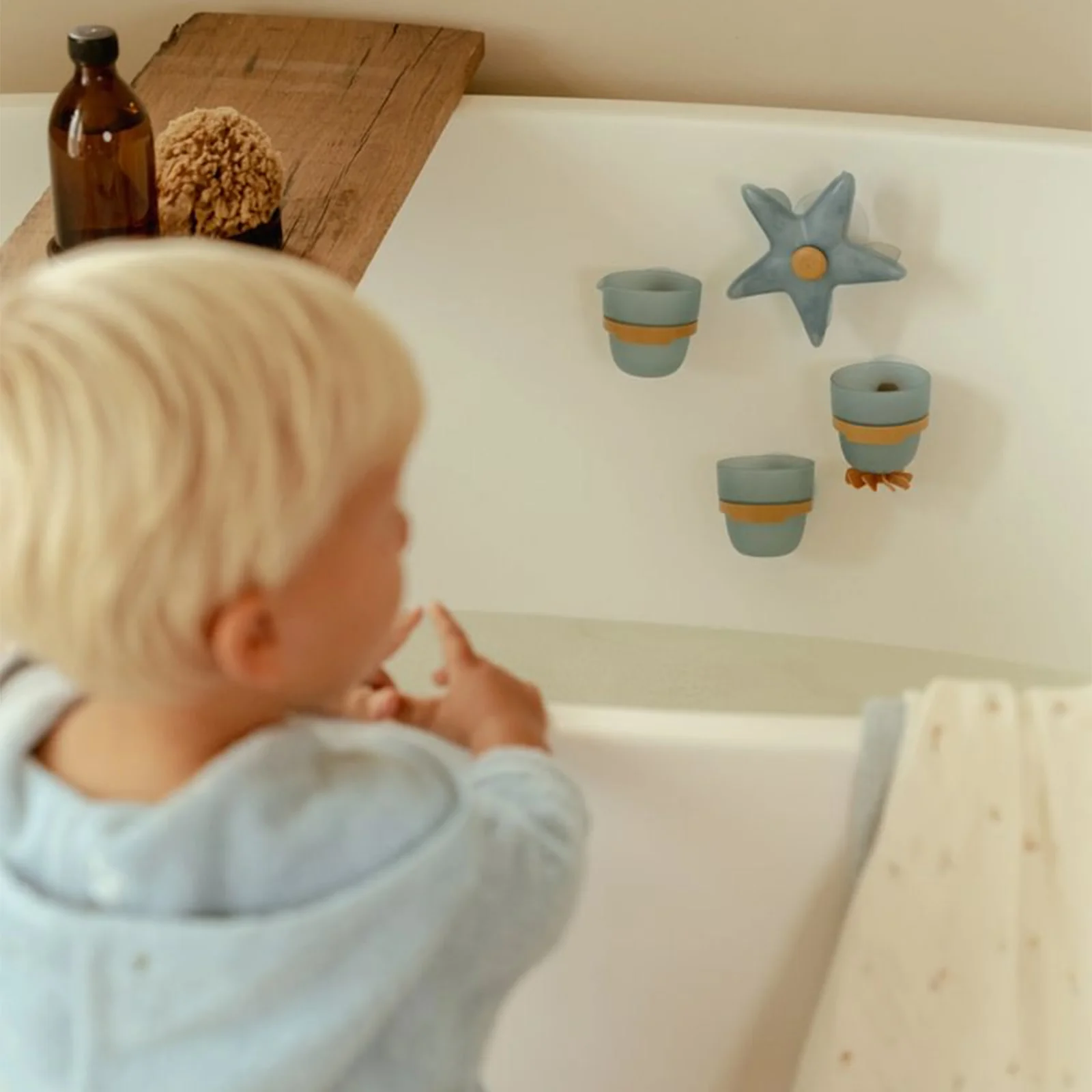 Little Dutch Bath Play Cups - Starfish - Image 6