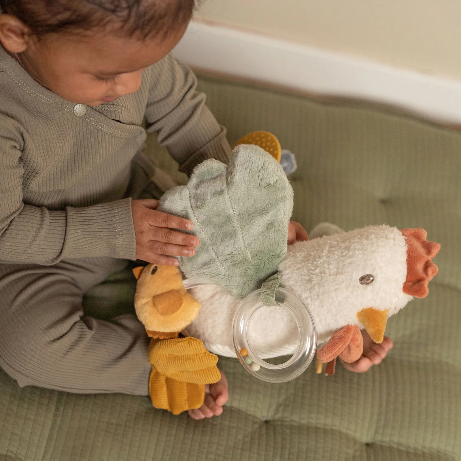 Little Dutch Little Farm Activity Chicken - Image 3