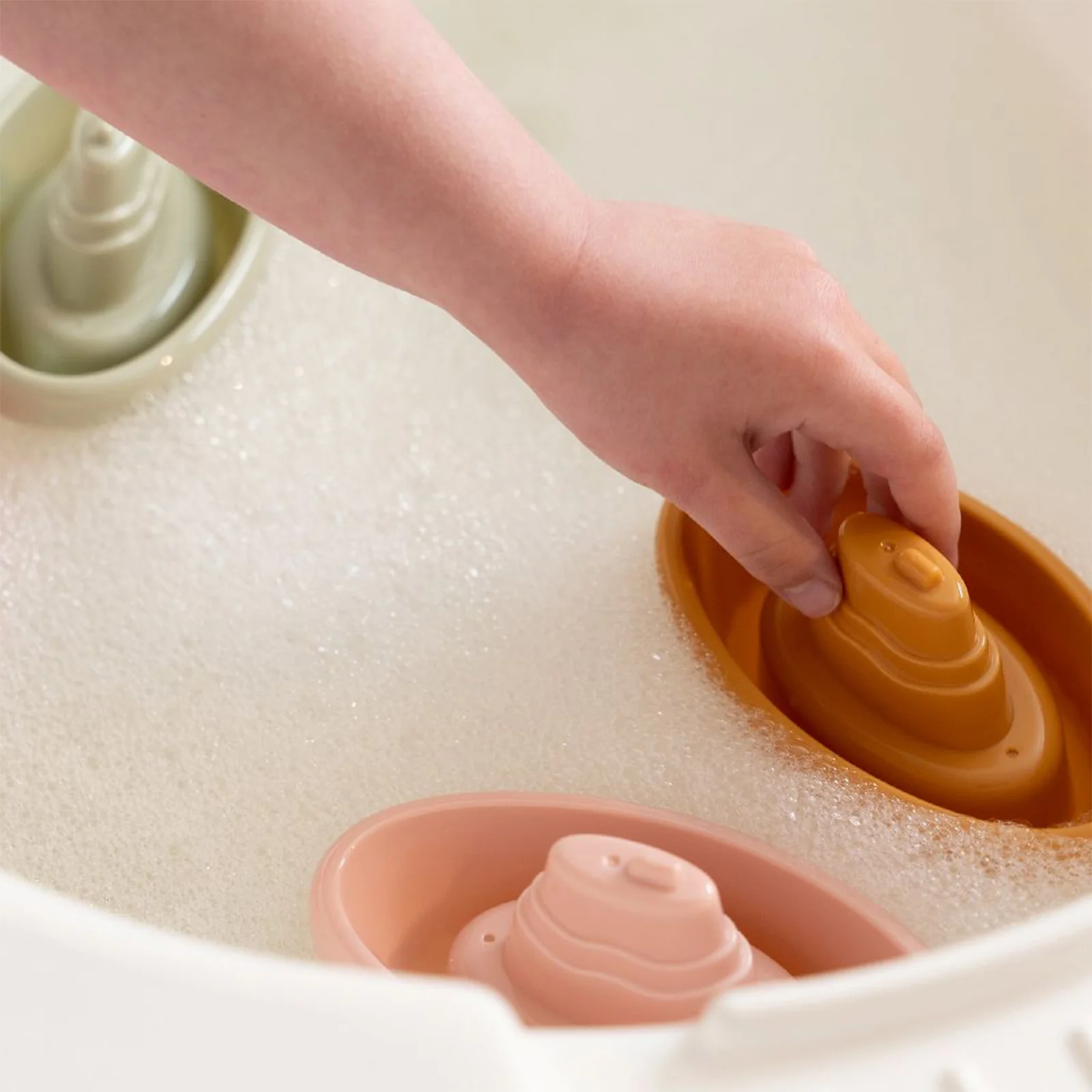 Little Dutch Pink Stackable Bath Boats - Image 3
