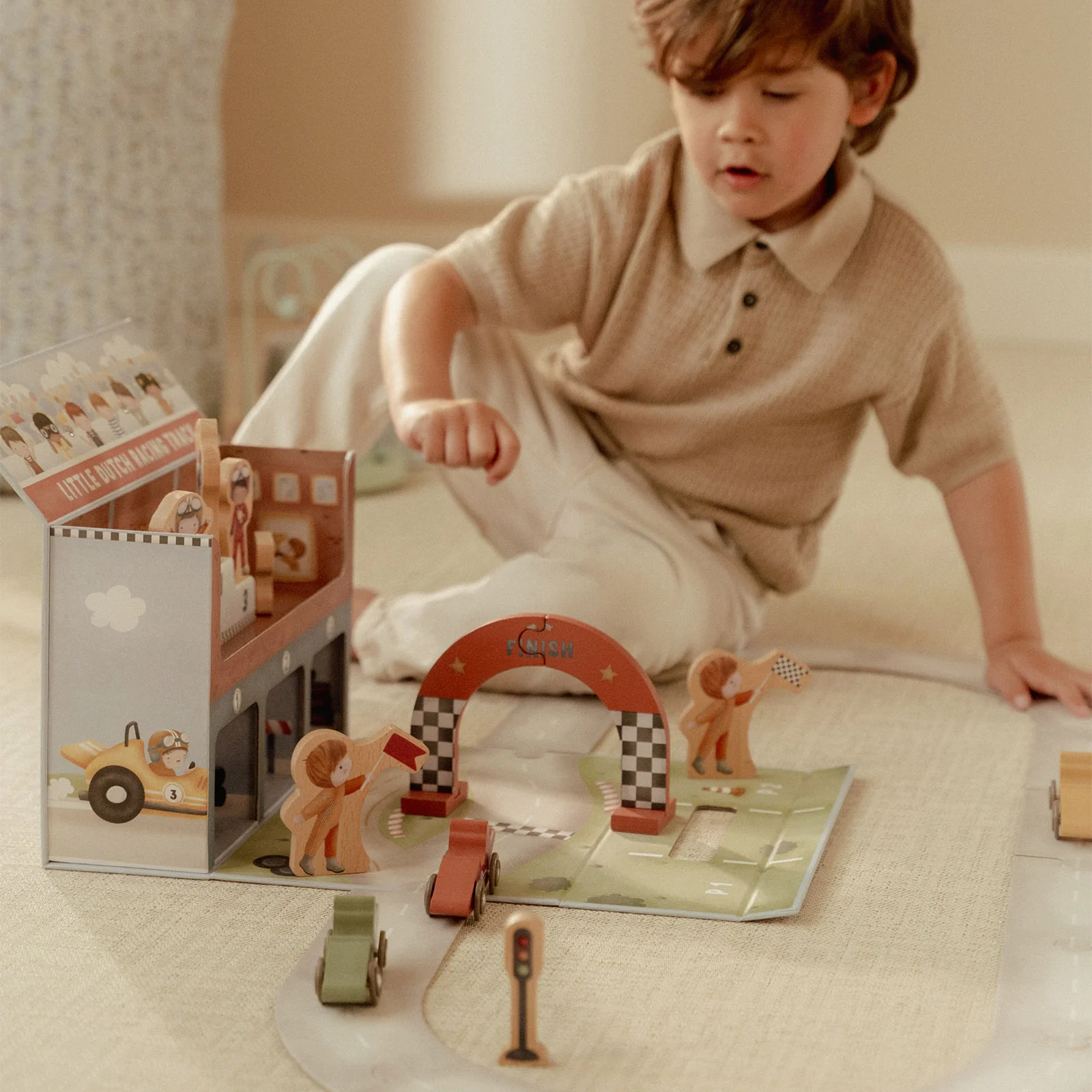 Little Dutch Play Case & Racetrack - Image 2