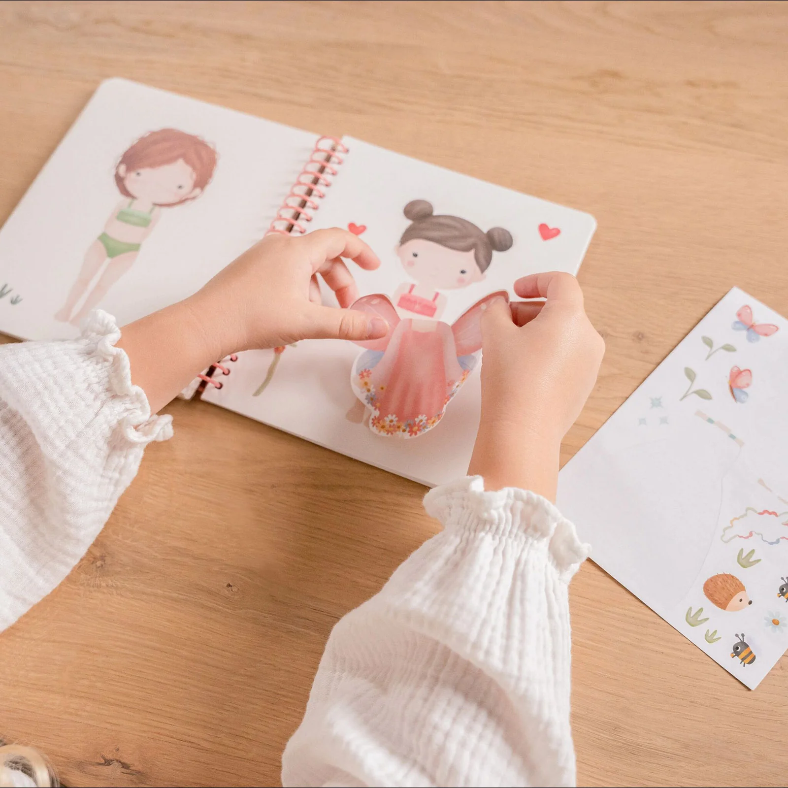 Little Dutch Rosa & Friends Dress Me Up Book - Image 4