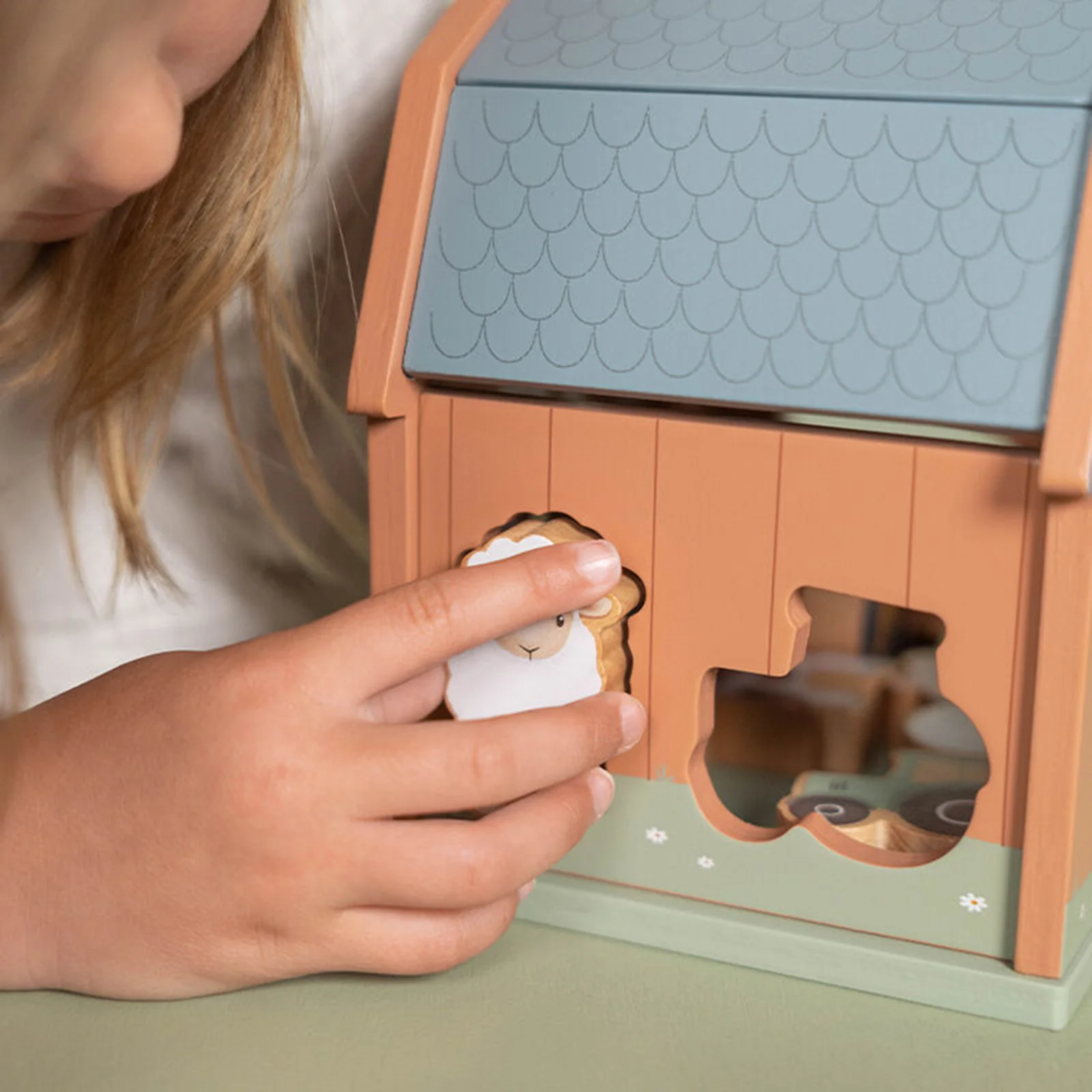 Little Dutch Shaper Sorter Little Farm - Image 7