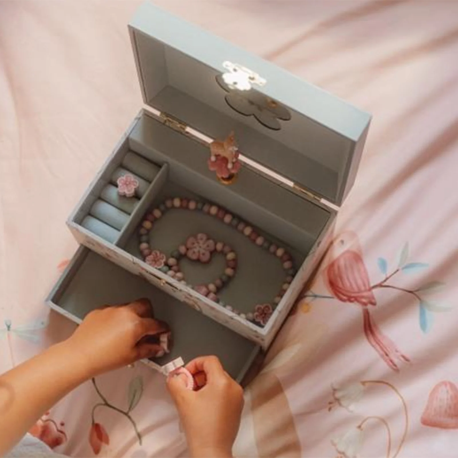 Little Dutch Wooden Jewellery Set - Flowers - Image 3