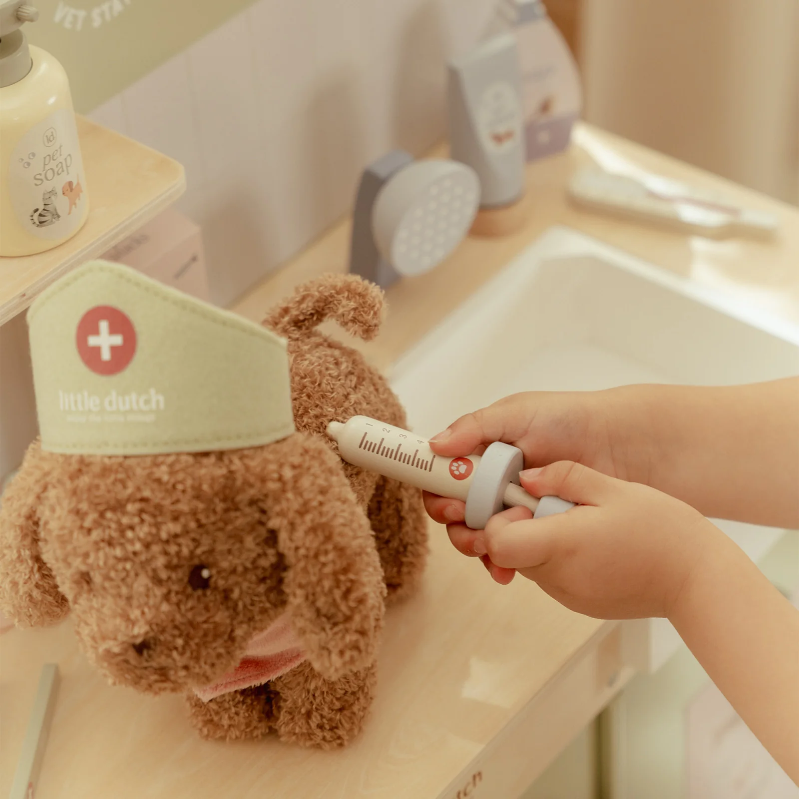 Little Dutch Wooden Veterinary Practice - Image 3
