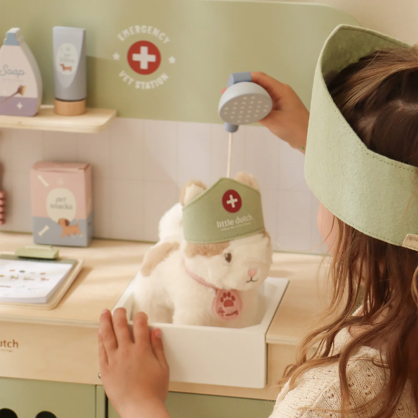 Little Dutch Wooden Veterinary Practice - Image 4