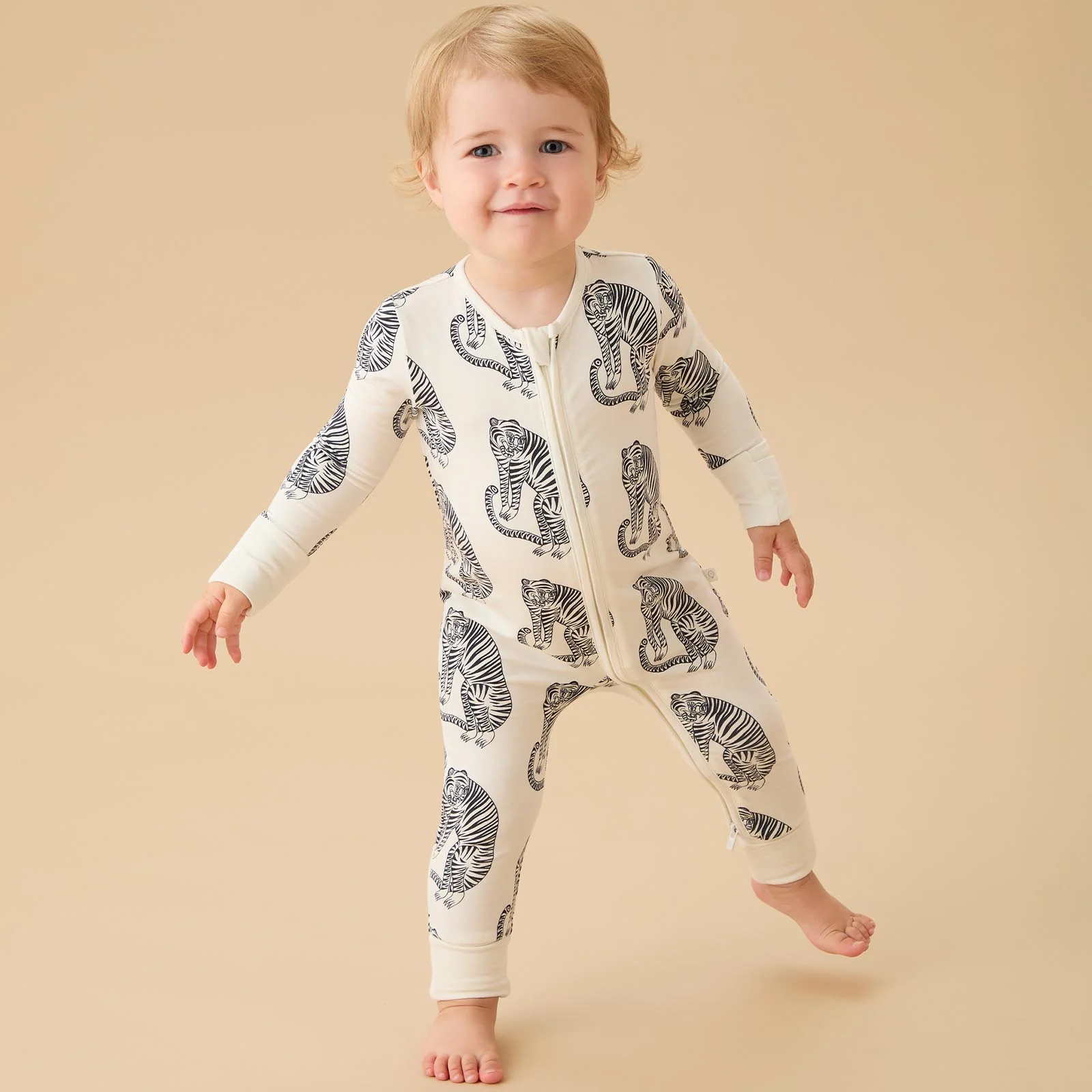 MORI x Desmond & Dempsey Tiger Clever Zip Sleepsuit - Image 4