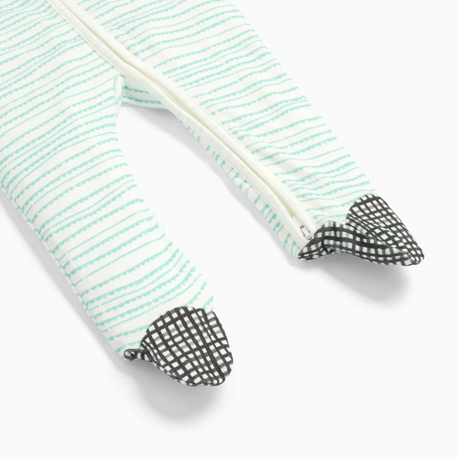 MORI x Lovevery Scallop Clever Zip Sleepsuit - Image 6