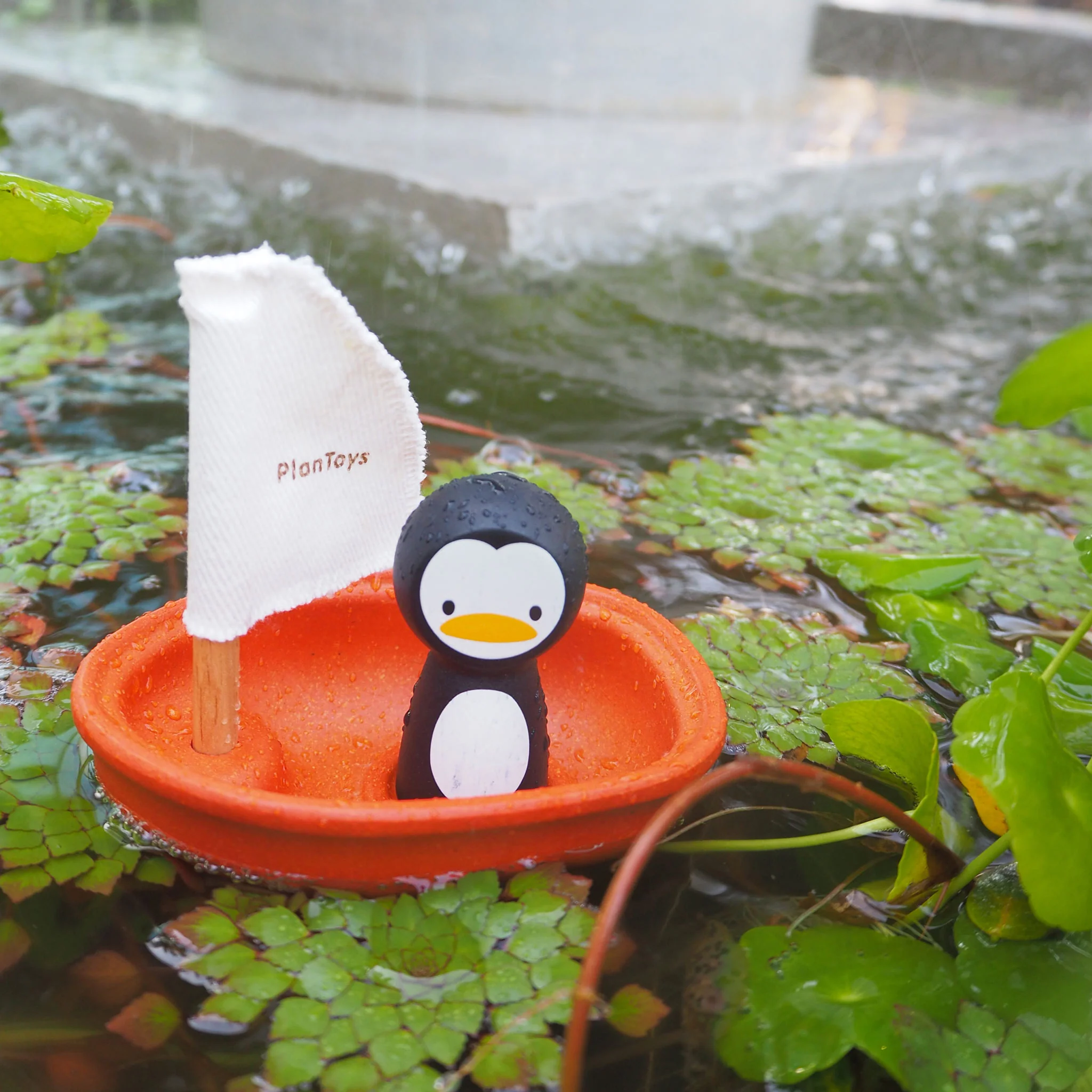 PlanToys Sailing Boat Penguin Bath Toy - Image 2