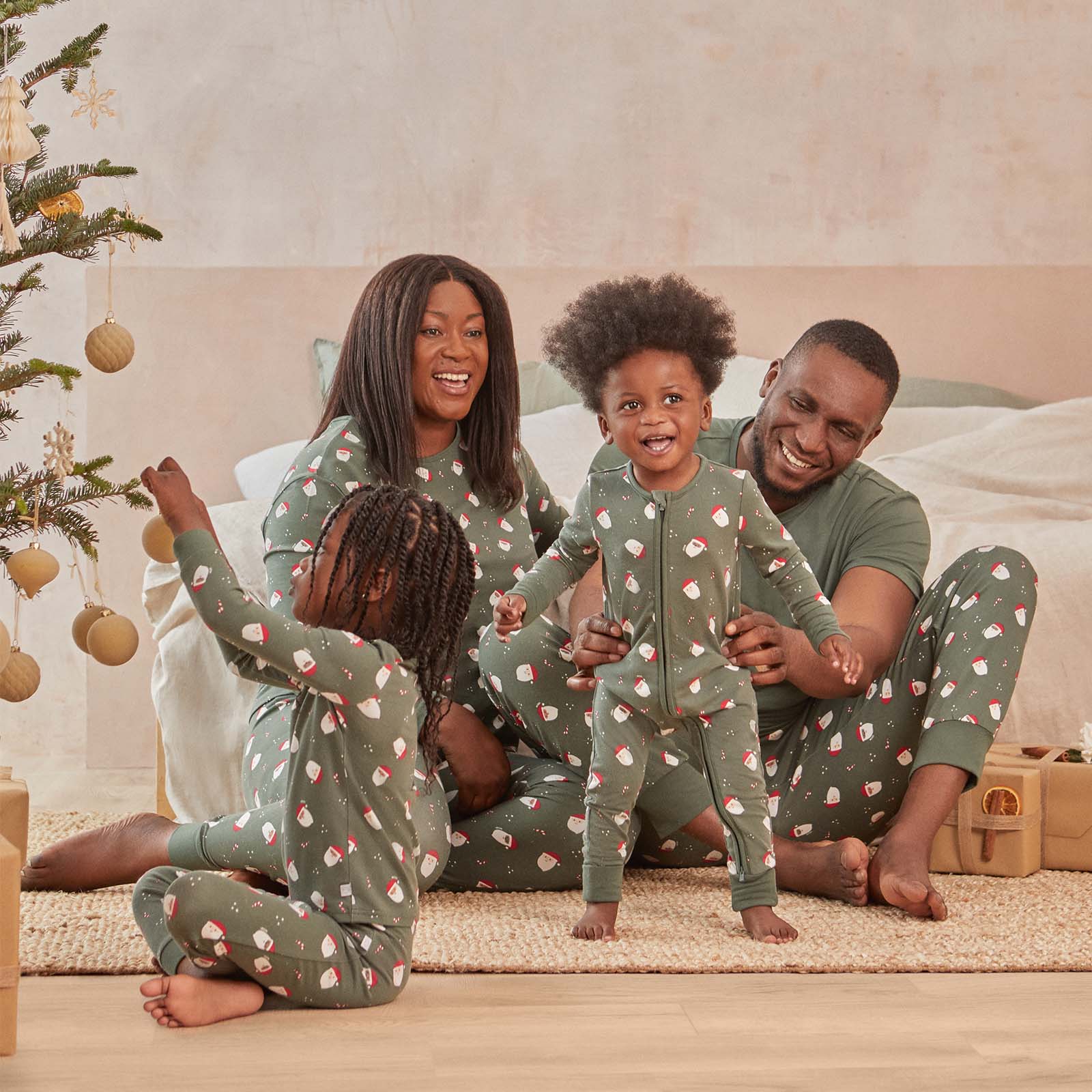 Santa Print Women's Pyjamas - Image 3