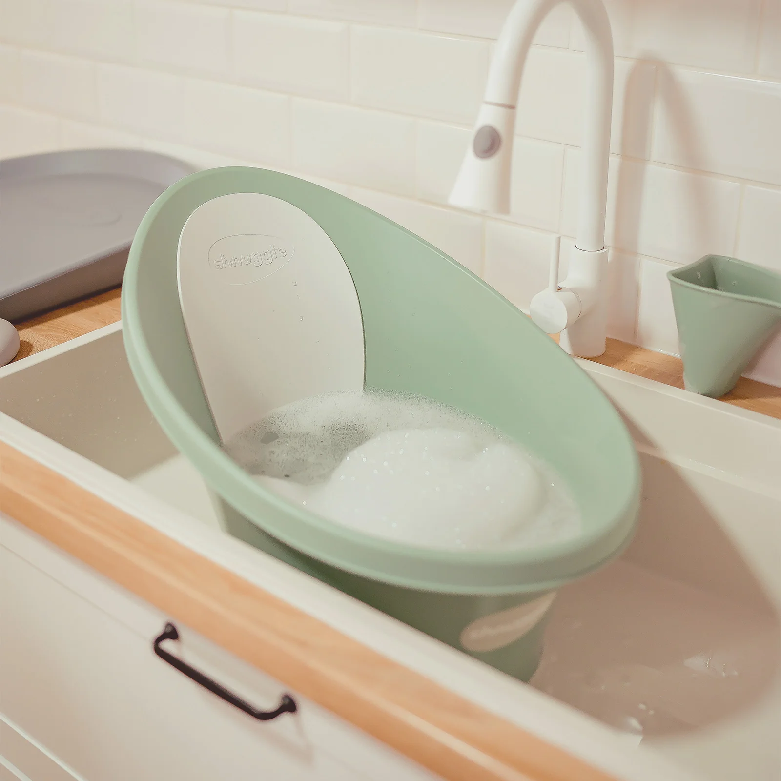 Shnuggle Newborn Baby Bath - Eucalyptus - Image 7