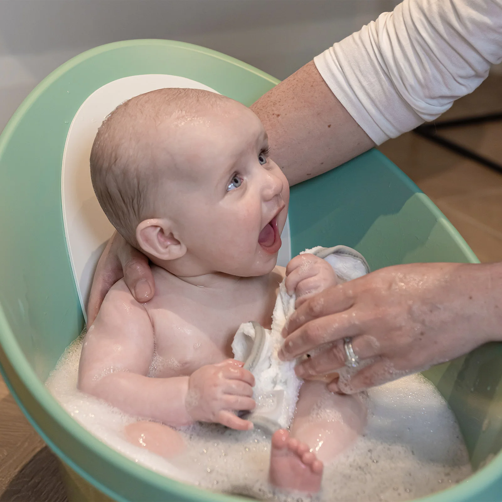 Shnuggle Newborn Baby Bath - Eucalyptus - Image 8