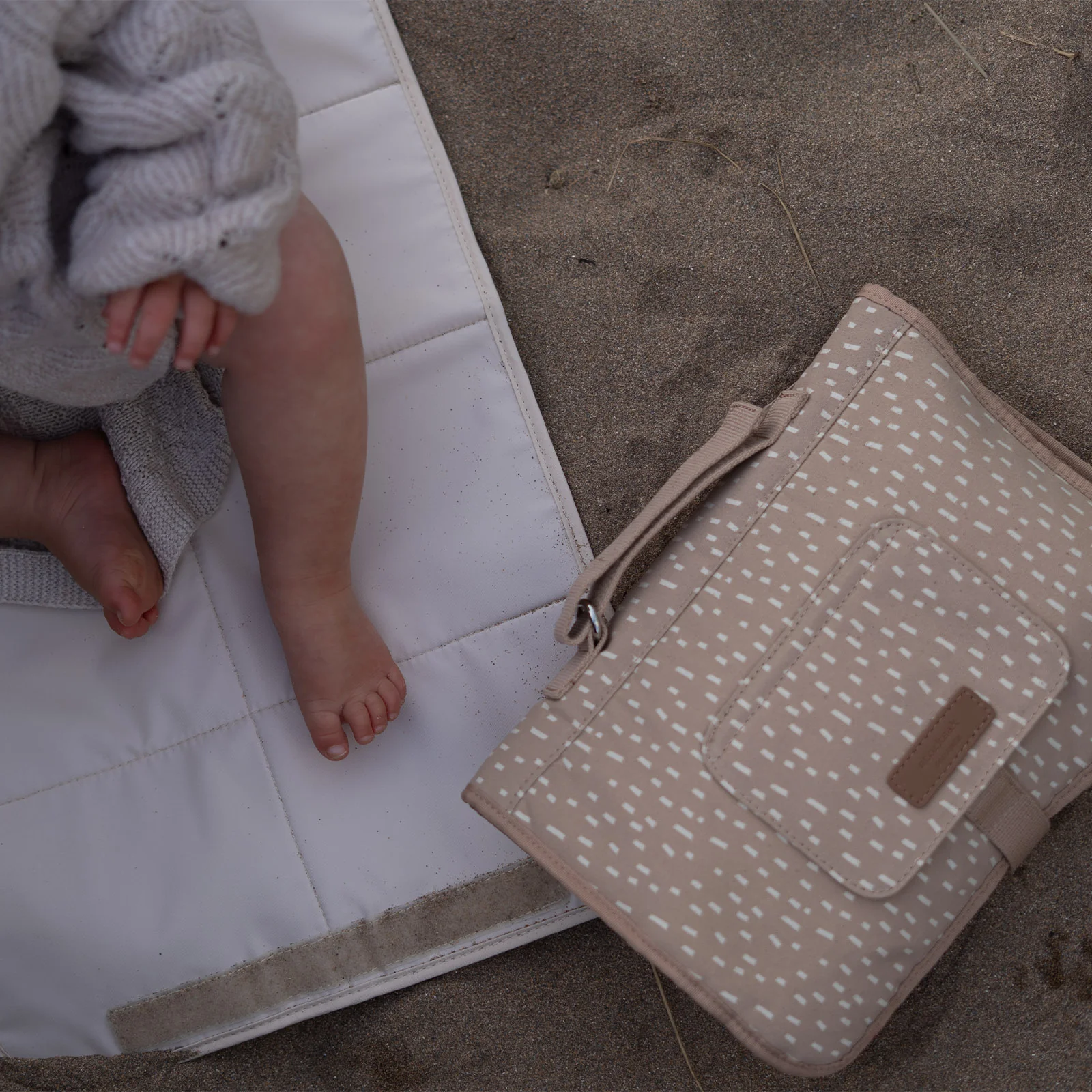 Storksak Organic Change Station - Seashell - Image 7