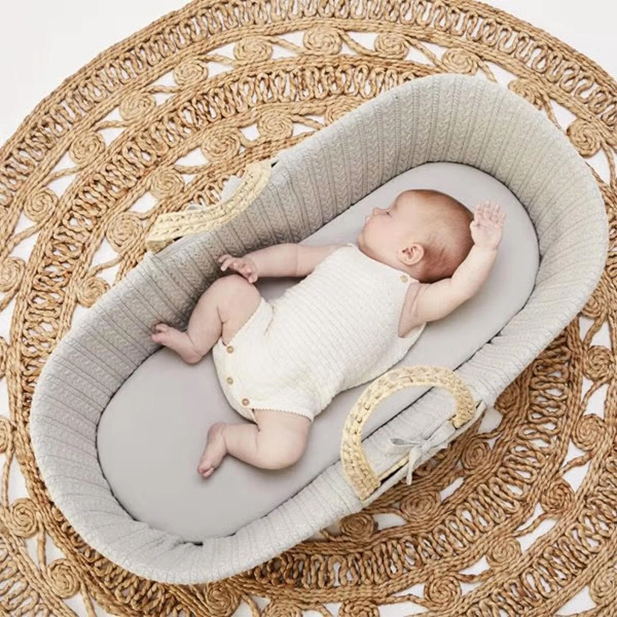 The Little Green Sheep Moses Basket, Mattress & Stand Bundle - Image 2