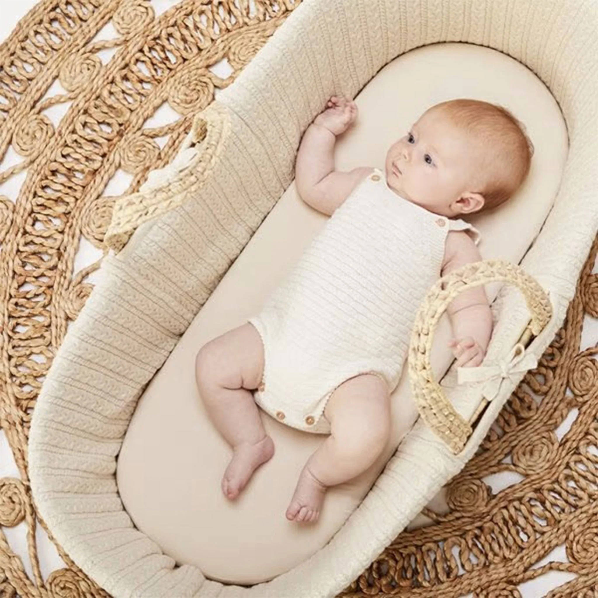 The Little Green Sheep Moses Basket, Mattress & Stand Bundle - Image 4