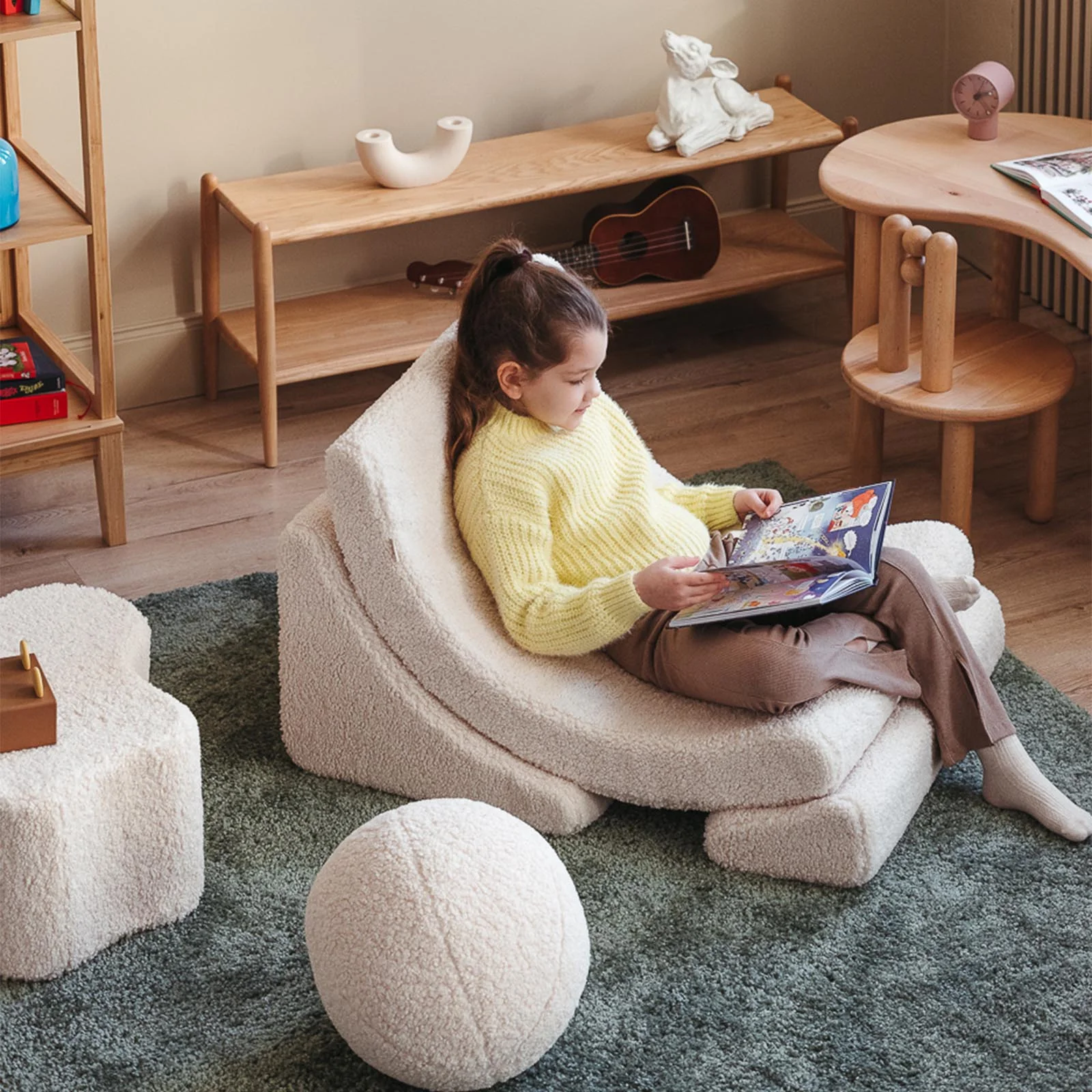 Wigiwama Cream White Moon Chair - Image 4